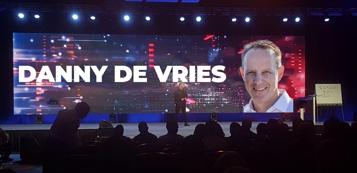 Danny de Vries speaking on stage